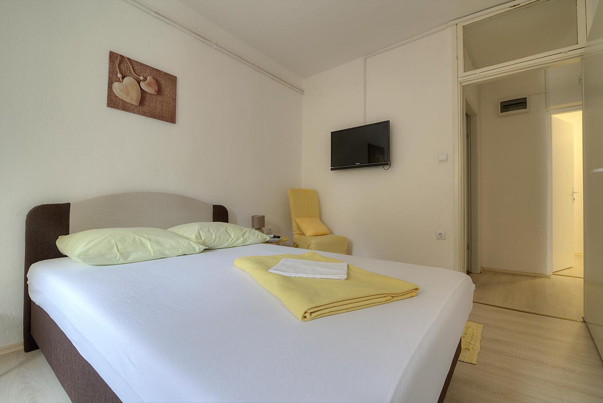 Apartments & Rooms Josephine Сен Екстериор снимка