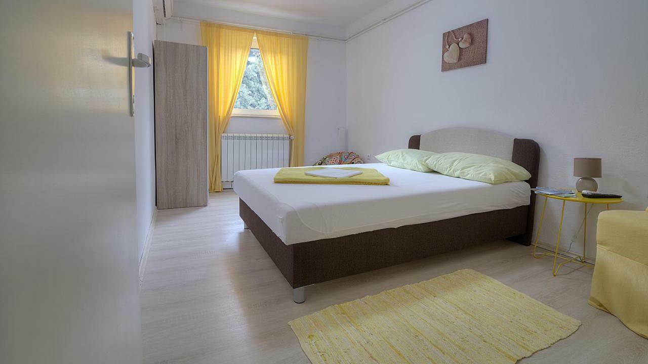 Apartments & Rooms Josephine Сен Екстериор снимка
