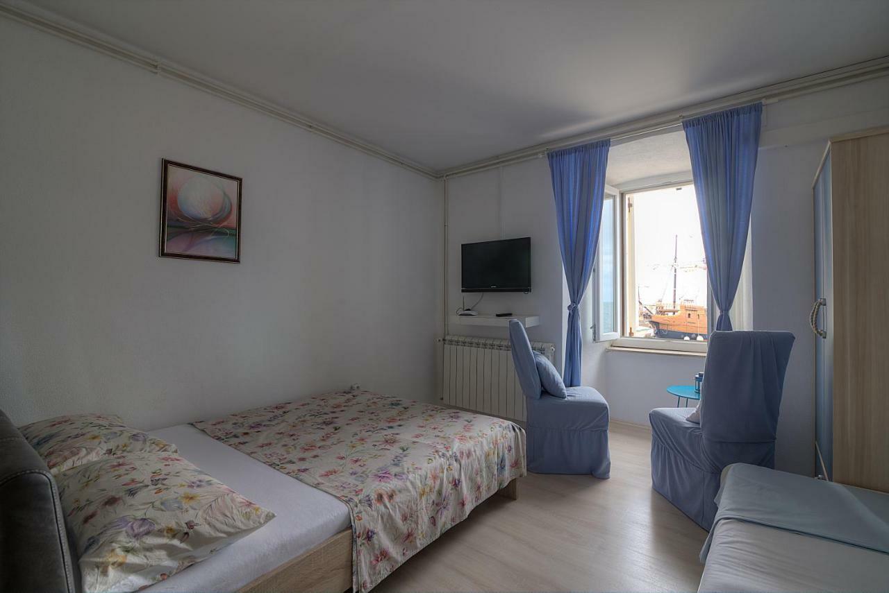 Apartments & Rooms Josephine Сен Екстериор снимка