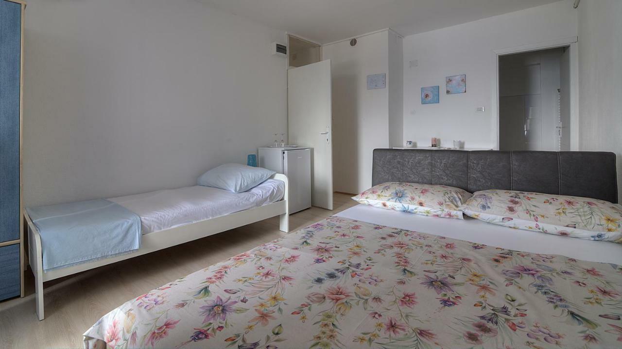 Apartments & Rooms Josephine Сен Екстериор снимка