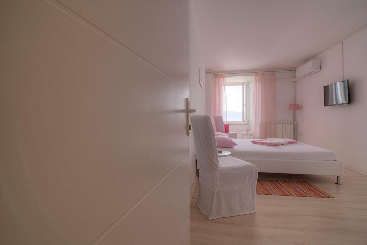 Apartments & Rooms Josephine Сен Екстериор снимка