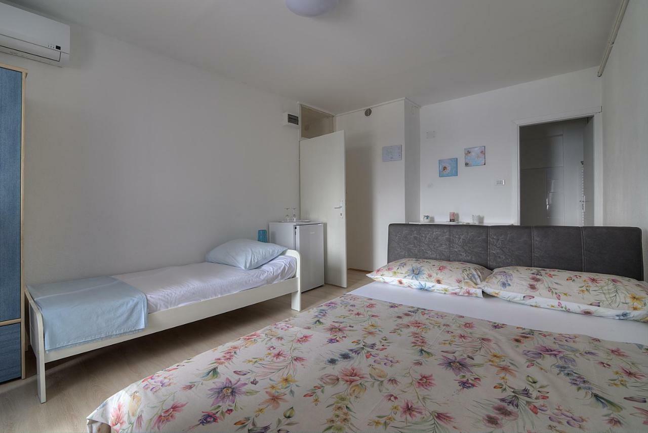 Apartments & Rooms Josephine Сен Екстериор снимка